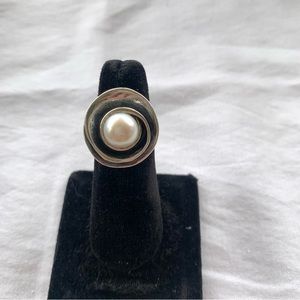 Silpada Lily Pearl Ring